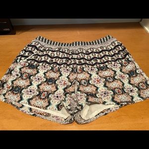 Kendall & Kylie Printed Loose Fit Shorts
